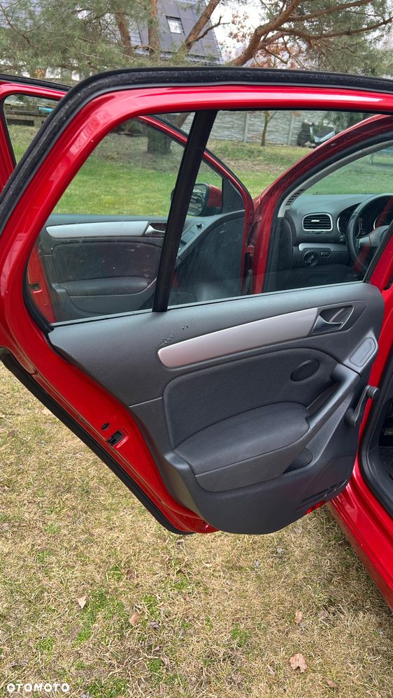 Volkswagen Golf 1.6 TDI DPF BlueMotion - 26