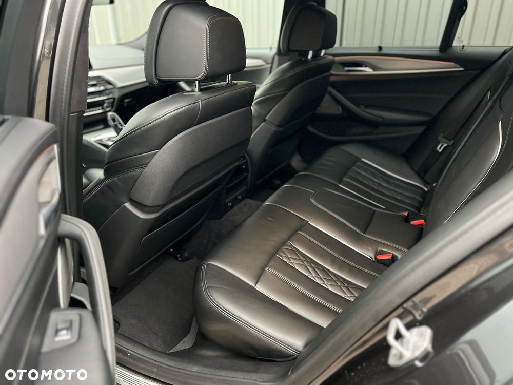BMW Seria 5 M550i xDrive - 18
