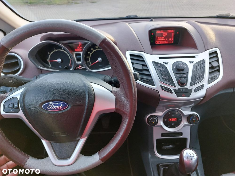 Ford Fiesta - 24