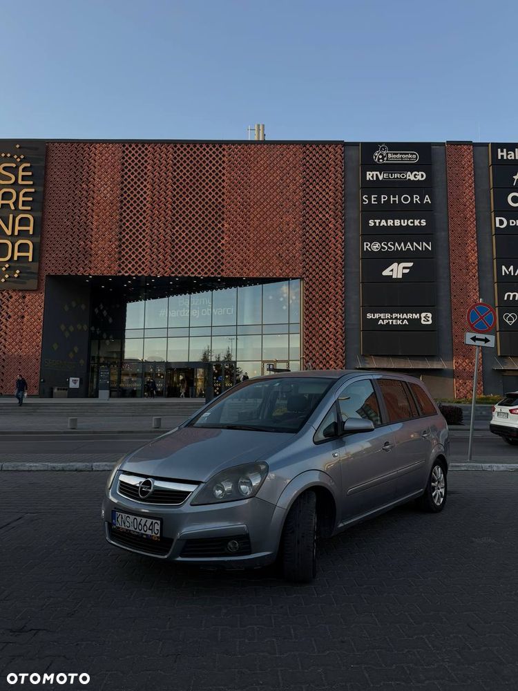 Opel Zafira 1.8 Family Plus - 1