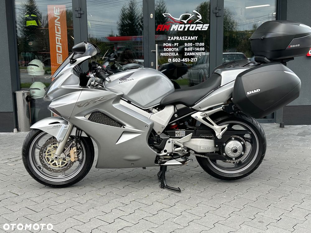 Honda VFR - 28
