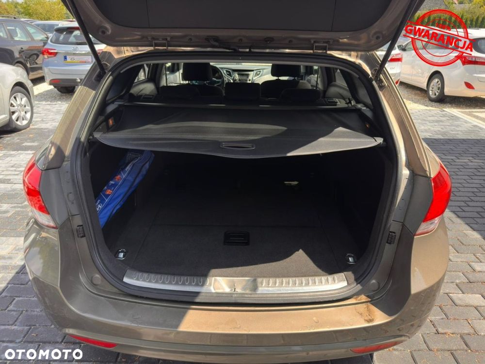 Hyundai i40 Kombi blue 1.6 Family+ - 37