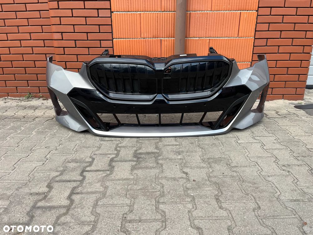 ZDERZAK BMW SERIA 5  G60 2023- IDEALNY - 1