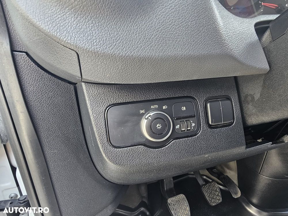 Mercedes-Benz Sprinter - 14