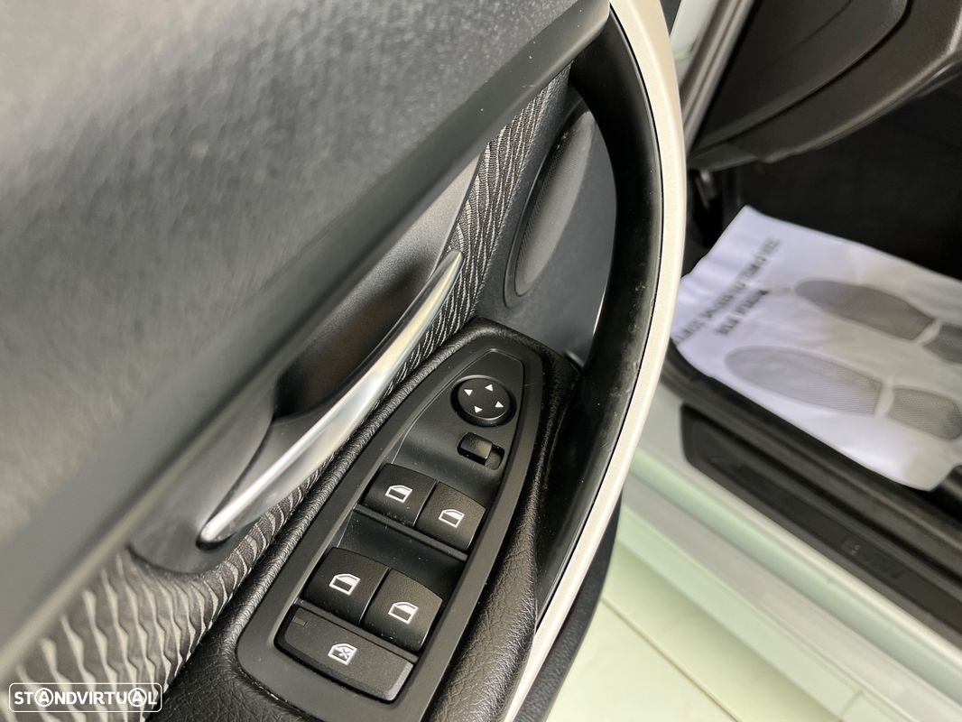 BMW 316 i Touring Line Sport - 15