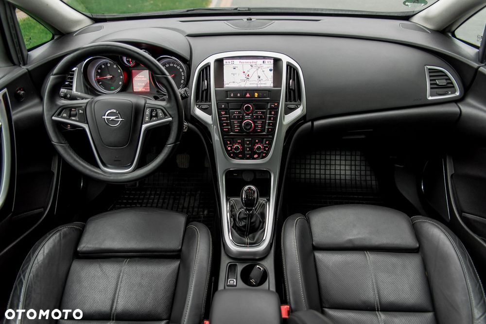 Opel Astra 1.6 T Cosmo - 33