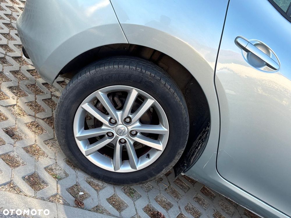 Toyota Auris 1.33 VVT-i Premium + - 11