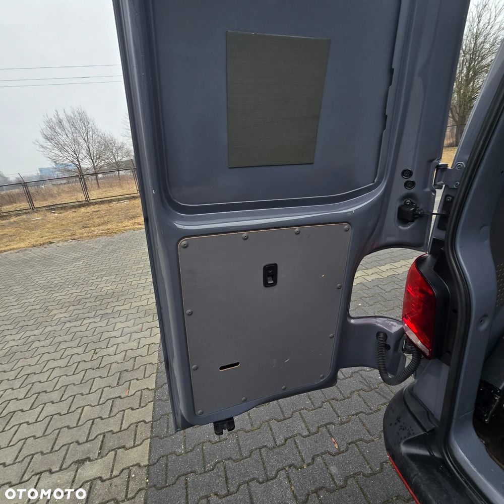 Volkswagen Transporter L2H1 Plus Trendline - 11