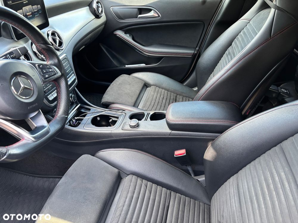 Mercedes-Benz GLA 250 4Matic 7G-DCT AMG Line - 16
