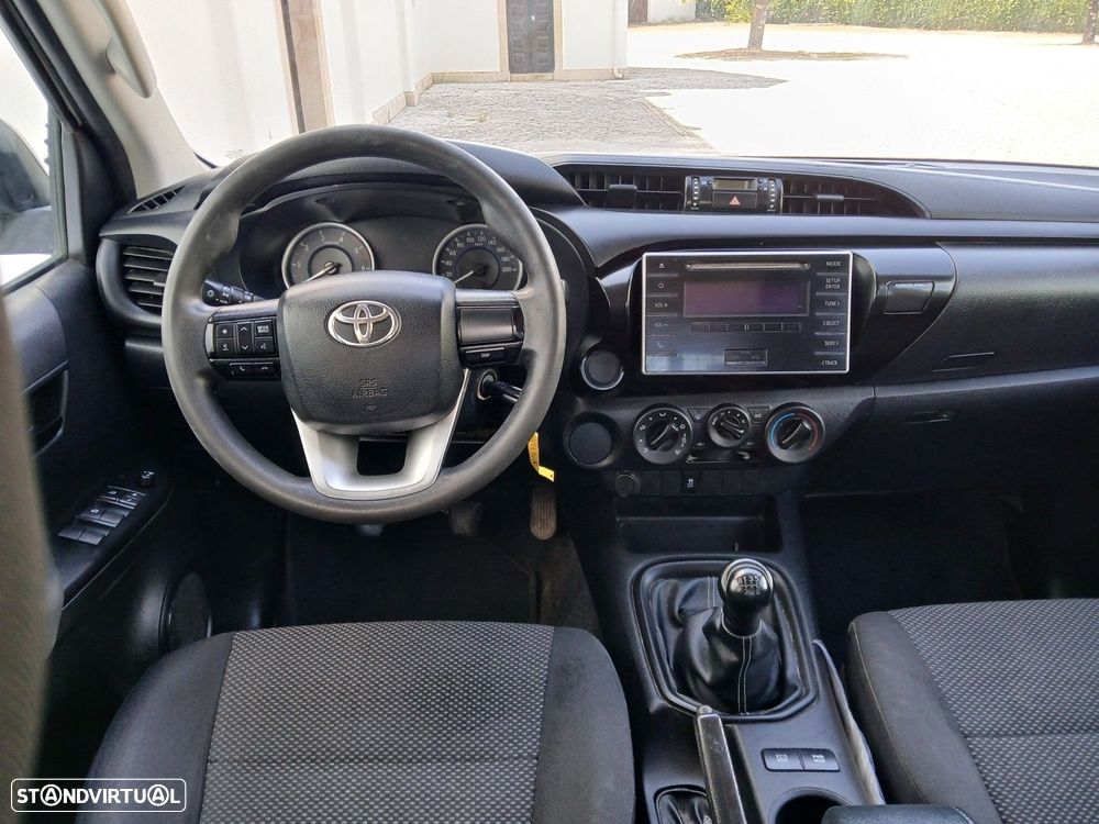Toyota Hilux 2.4 D-4D 2WD CD - 12