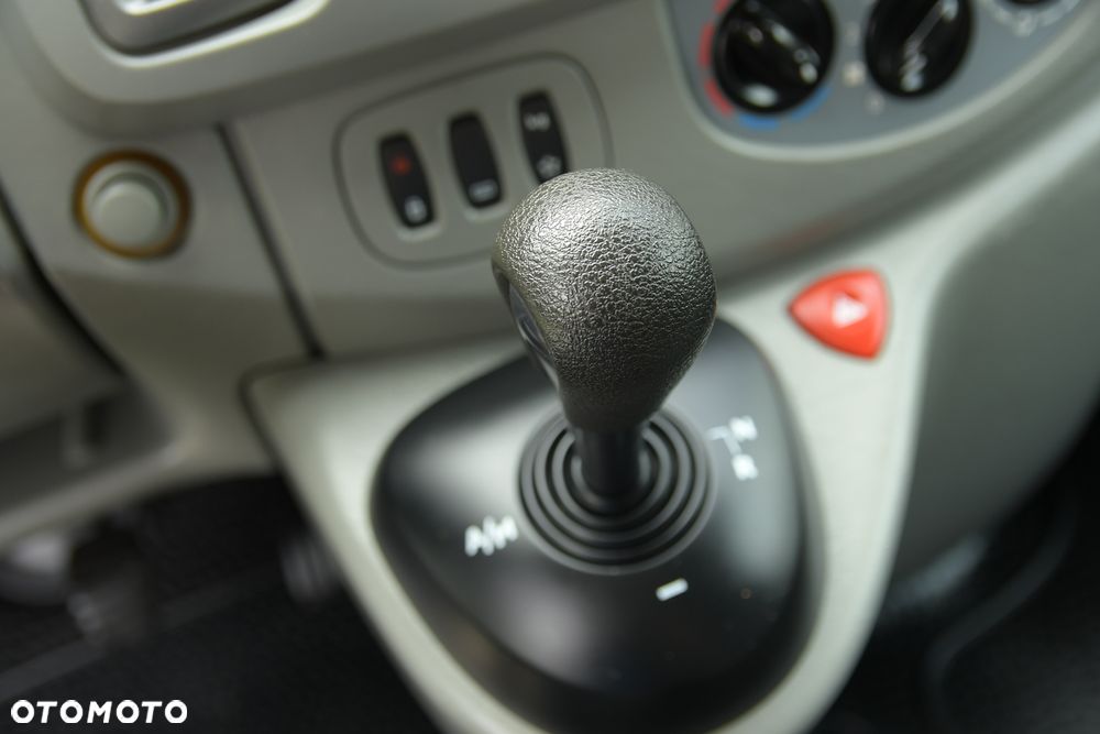 Opel VIVARO 2.5 CDTi 145KM * Z Niemiec * KLIMA * AUTOMAT * ZNAKOMITY STAN! - 34
