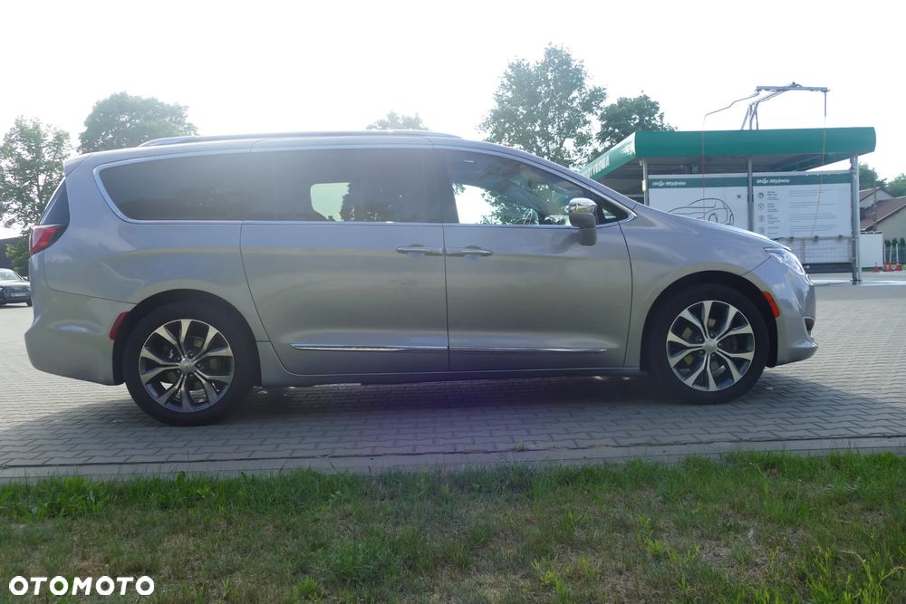 Chrysler Pacifica - 8