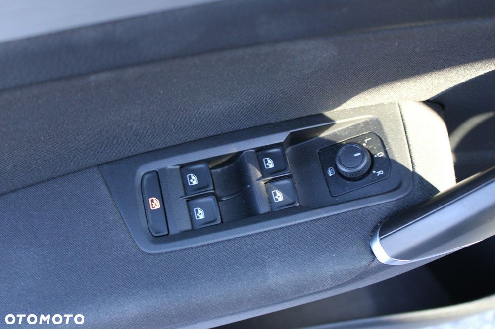Volkswagen Touran - 17