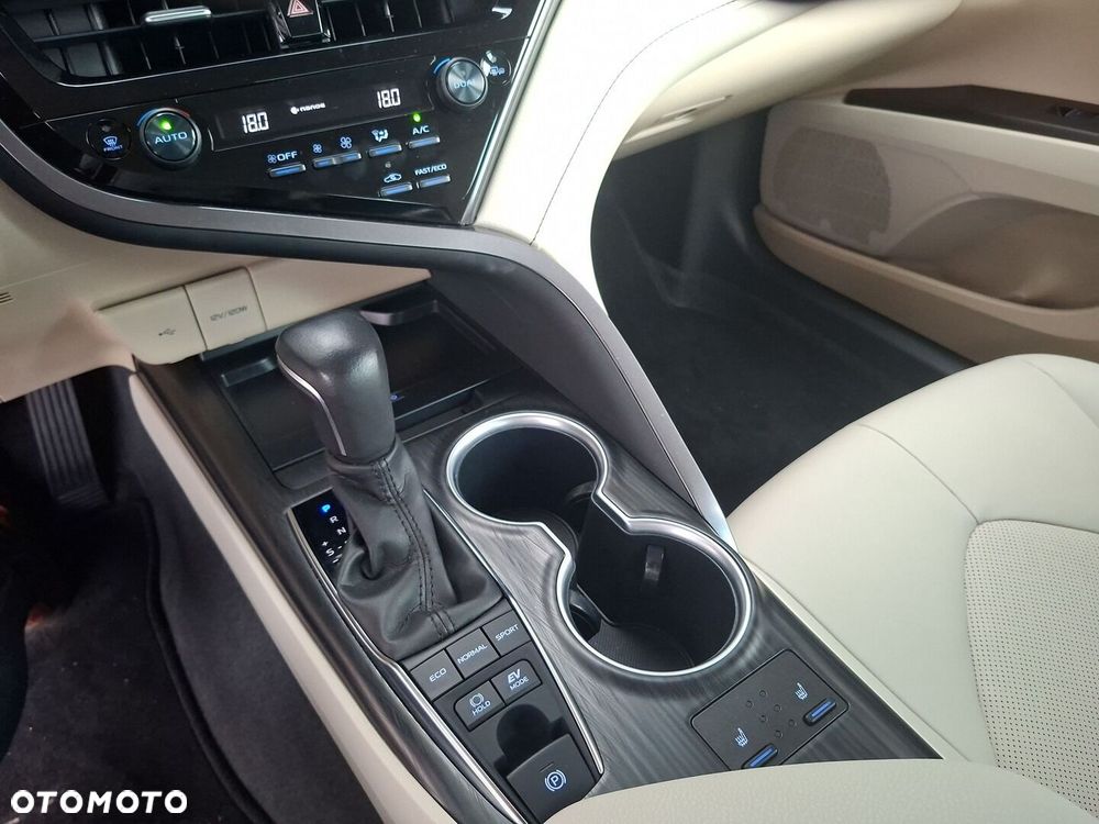 Toyota Camry - 19