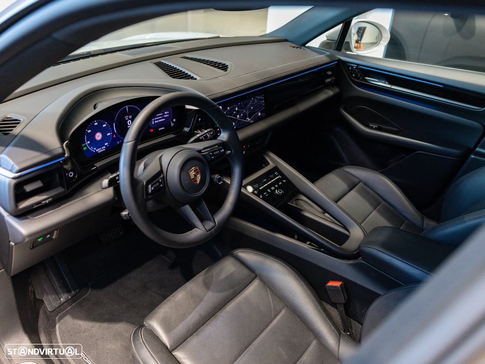 Porsche Macan Electric 4 - 21