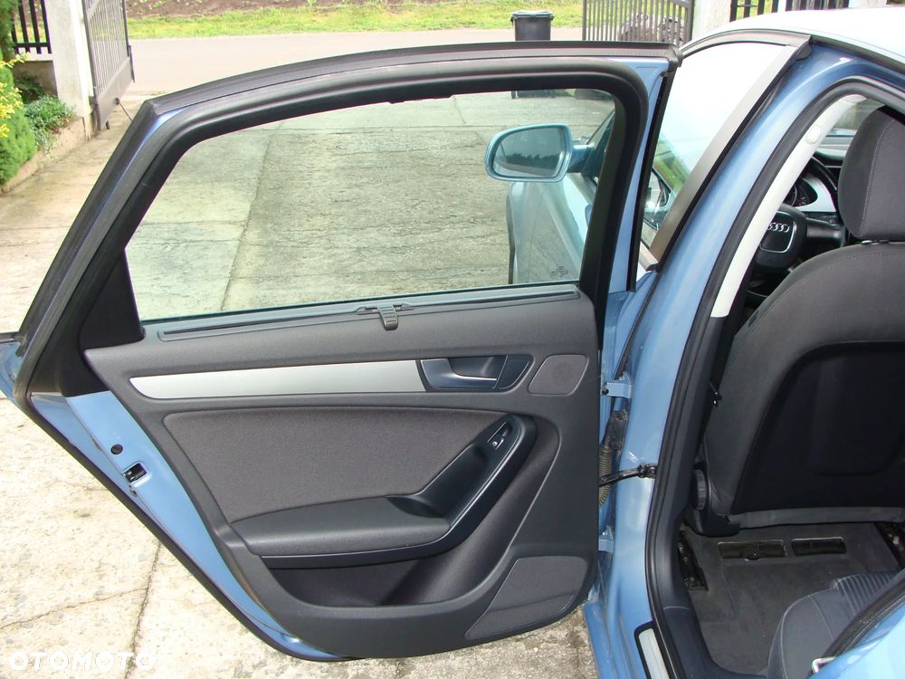 Audi A4 Limousine - 18