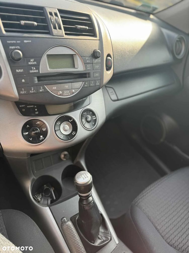 Toyota RAV4 2.2 D-4D X - 16