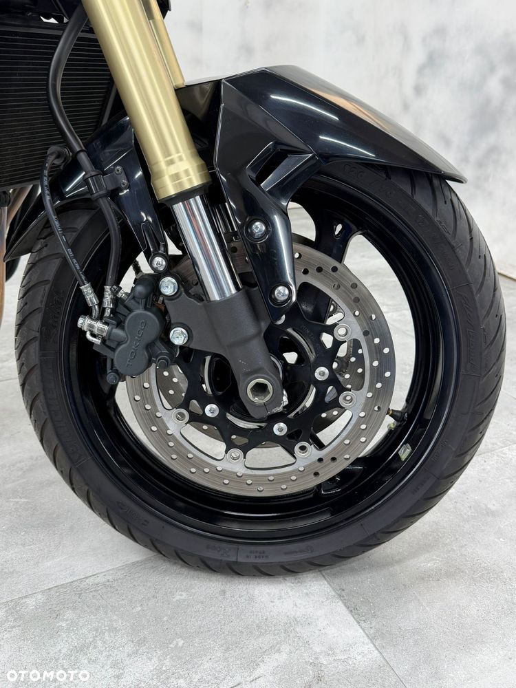 Suzuki GSR - 21