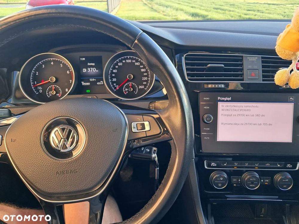 Volkswagen Golf - 22