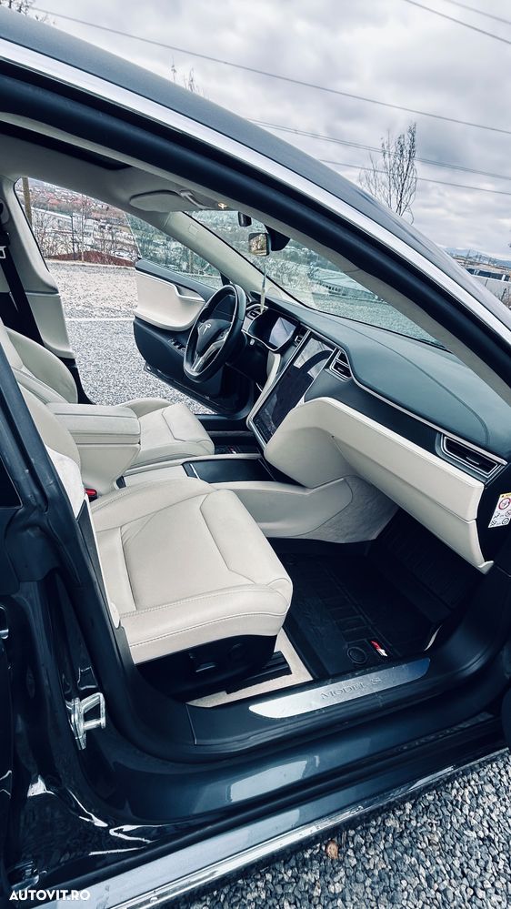 Tesla Model S - 22