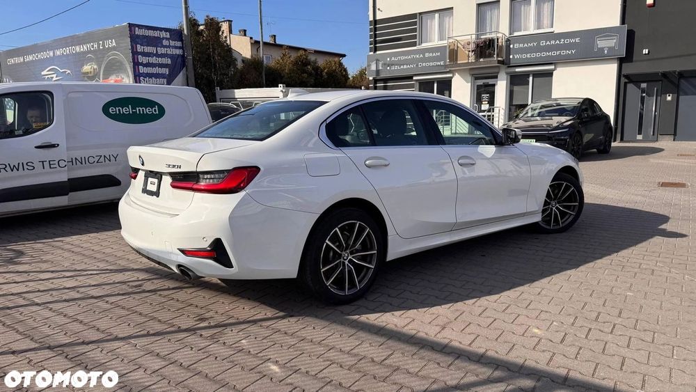 BMW Seria 3 330i Sport Line - 11