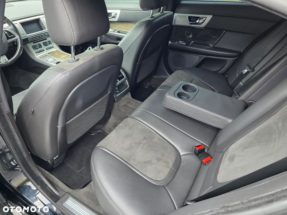 Jaguar XF 2.2 - 24