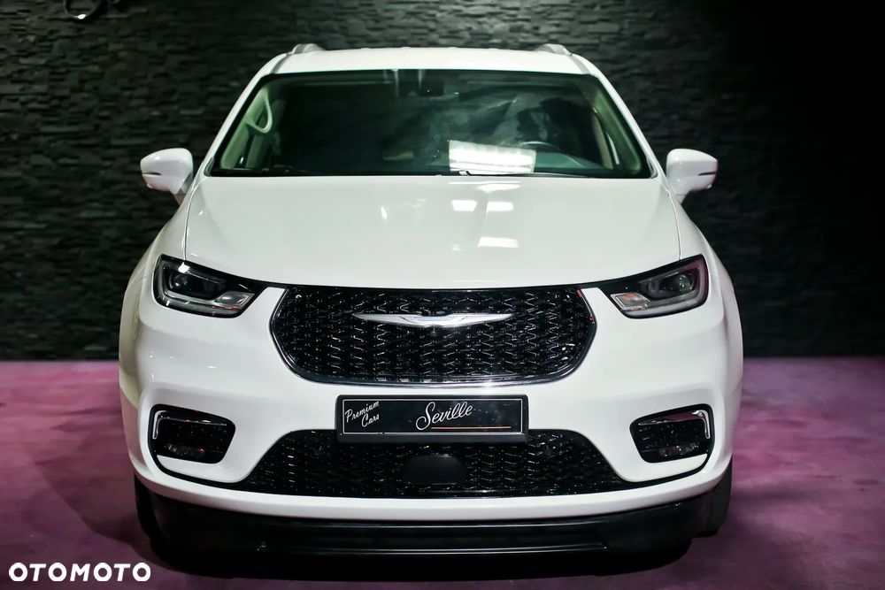 Chrysler Pacifica - 2