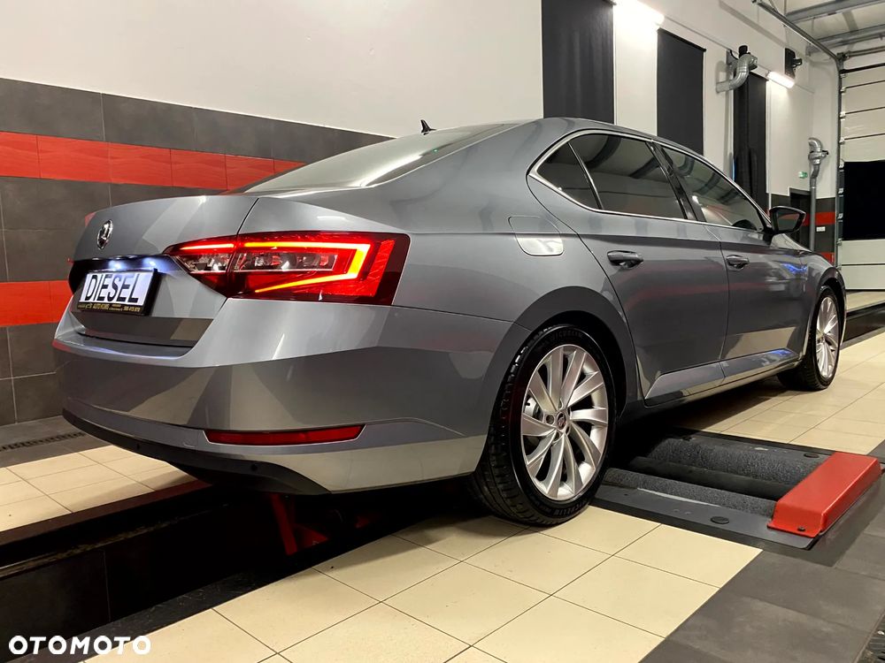 Skoda Superb 2.0 TDI DSG Premium Edition - 11