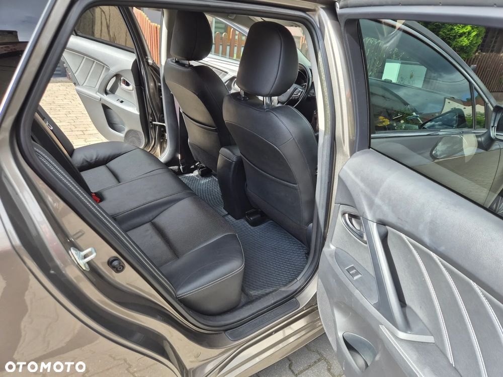 Toyota Avensis 1.8 Premium MS - 9