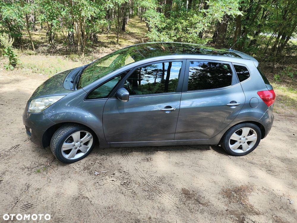 Kia Venga - 11