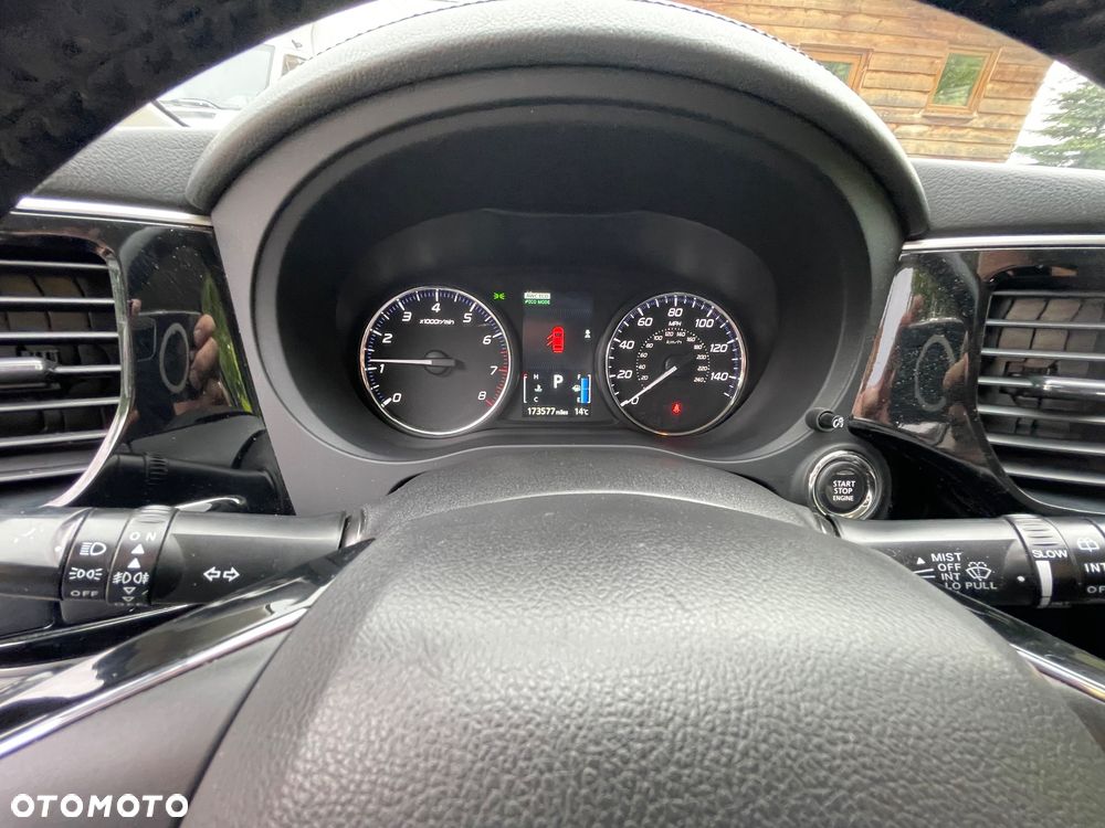 Mitsubishi Outlander - 12