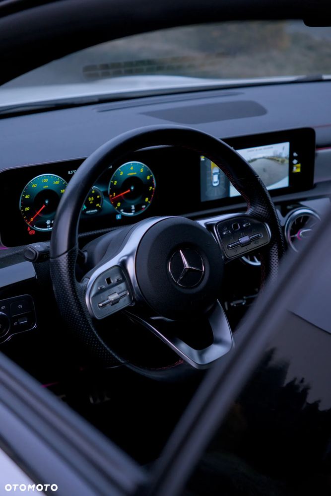 Mercedes-Benz CLA 180 AMG Line - 8