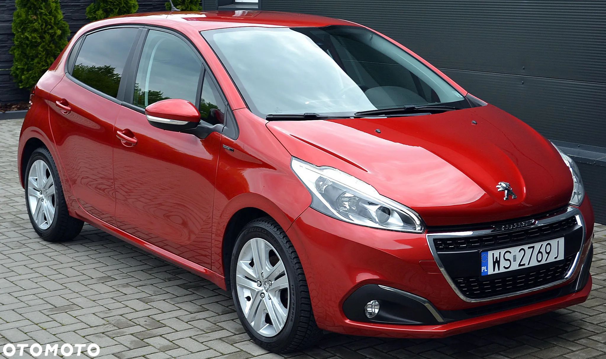 Peugeot 208 - 1