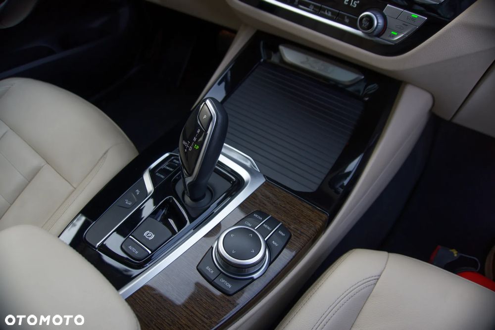 BMW X3 xDrive20d Luxury Line - 24