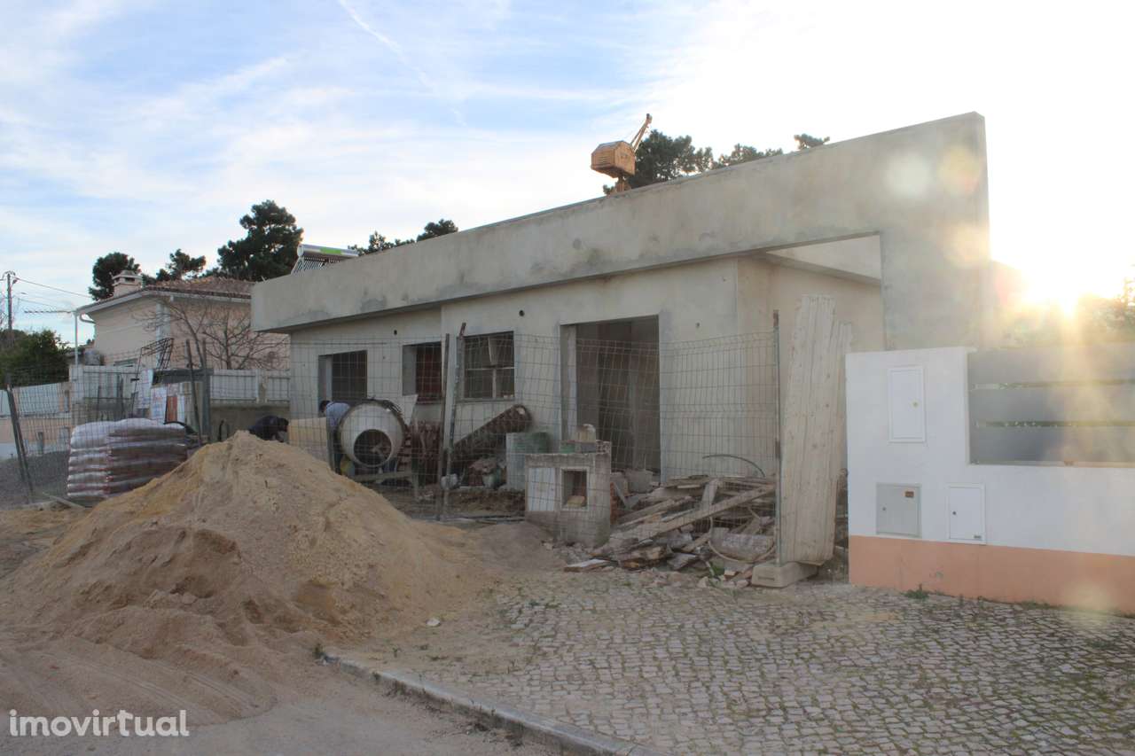 Moradia isolada com piscina e garagem em Azeitão - Grande imagem: 4/10
