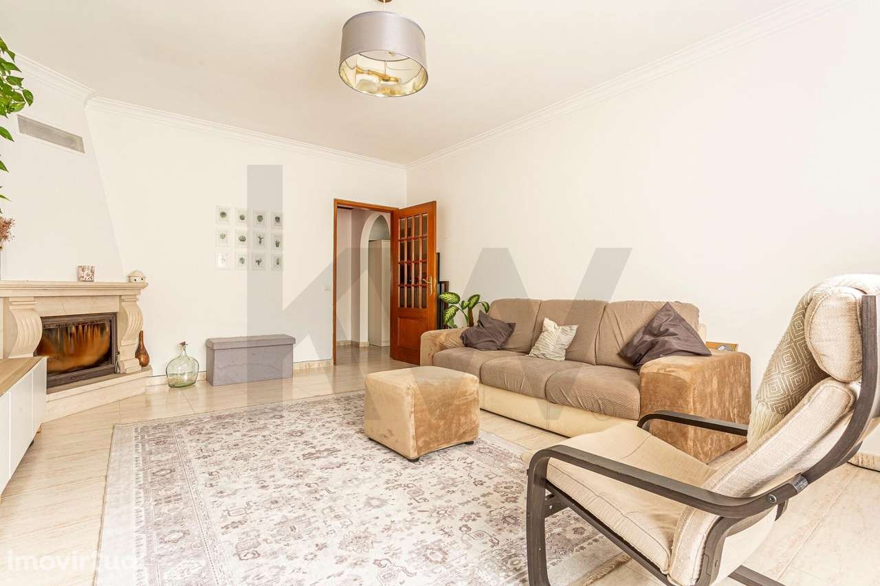 T2 com Sótão Aproveitado | R/C | Excelente Estado | Azeitão - Grande imagem: 4/27