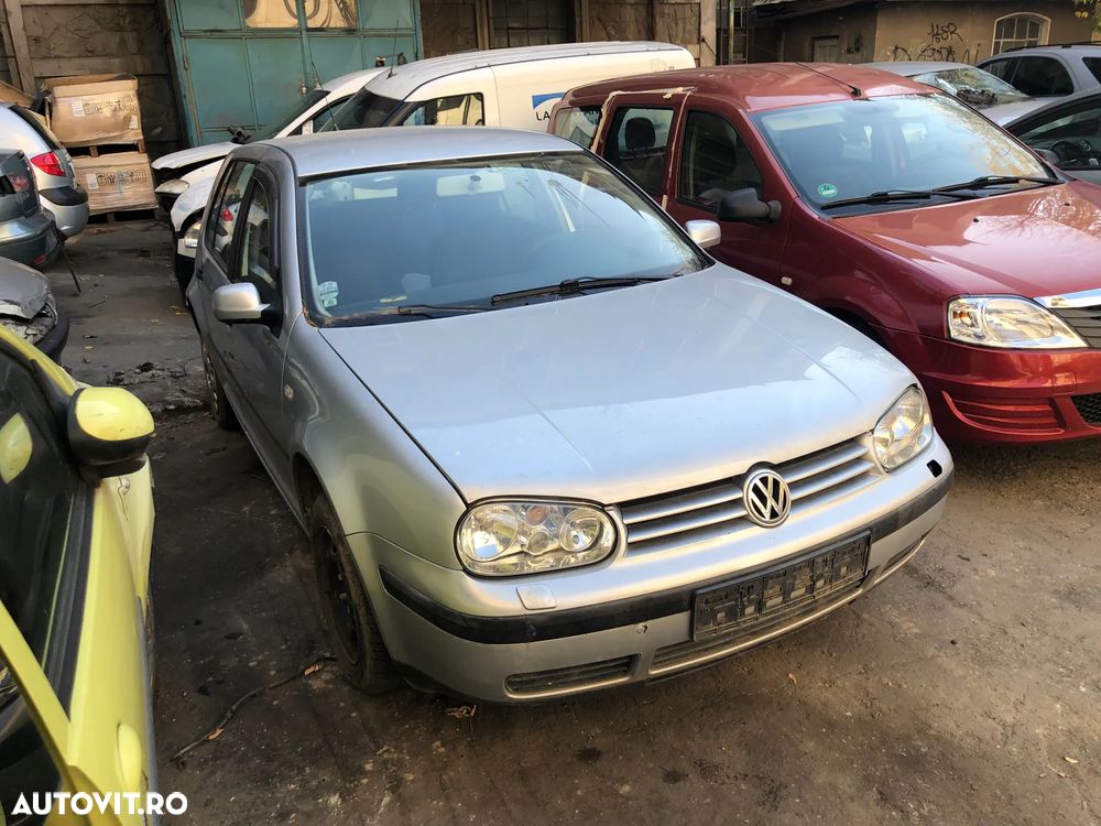 Dezmembrez VW Volkswagen Golf 4 gri argintiu 2002 4 usi - 3