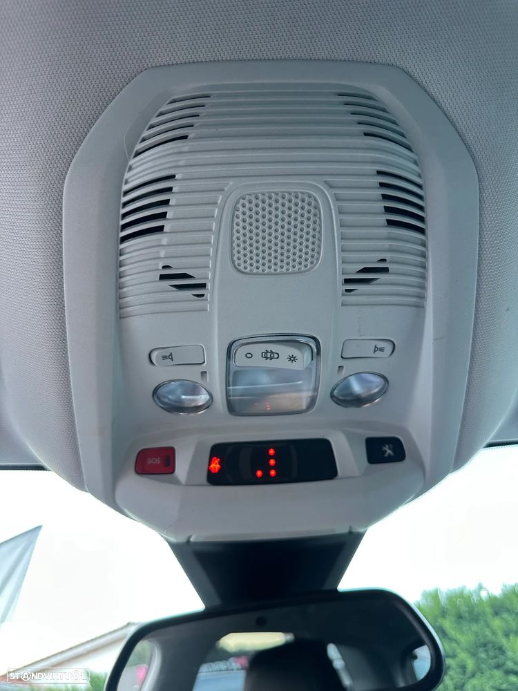Peugeot 3008 PureTech 130 Stop & Start GPF Allure - 17