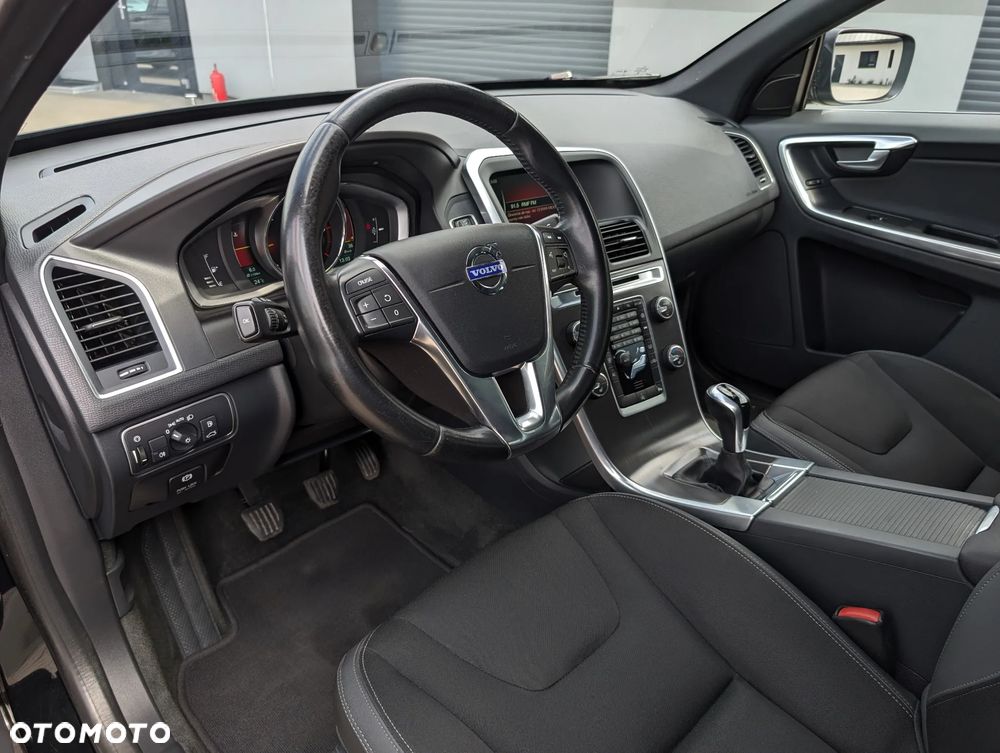 Volvo XC 60 D4 Momentum - 24