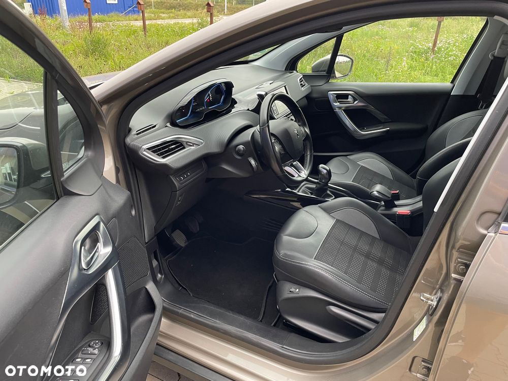 Peugeot 2008 1.2 Pure Tech Allure S&S - 11