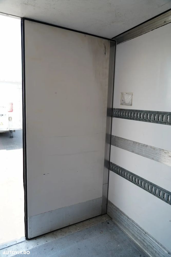 LeciTrailer CAMION FRIGORIFER / TRANSPORT VECTOR 1350 / AXĂ RIDICATĂ / AXE SAF - 21