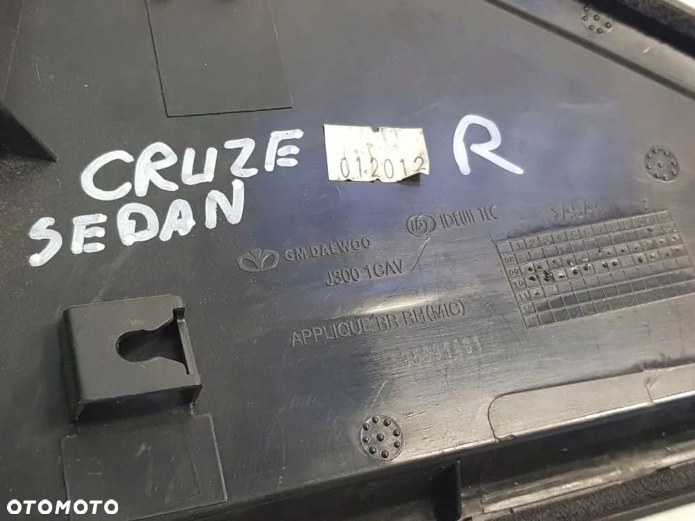 TRÓJKĄT ZAŚLEPKA PRAWY TYŁ CRUZE J300 SEDAN - 3