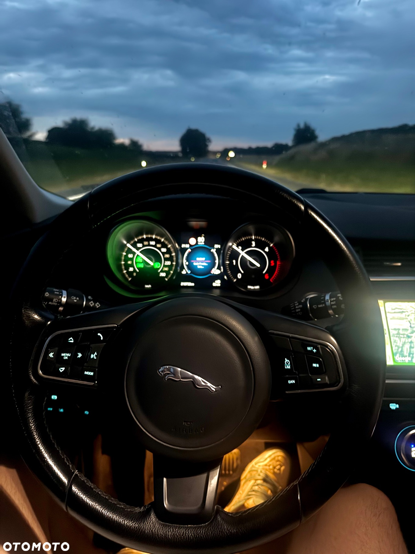 Jaguar E-Pace 2.0 i4D AWD - 8