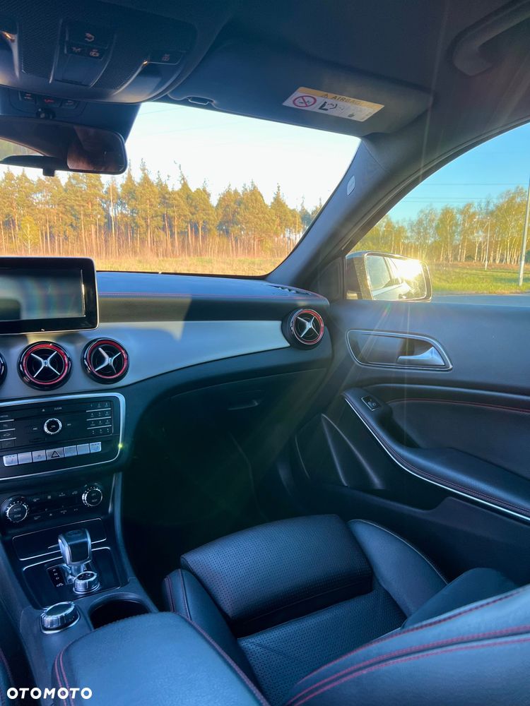 Mercedes-Benz GLA - 27