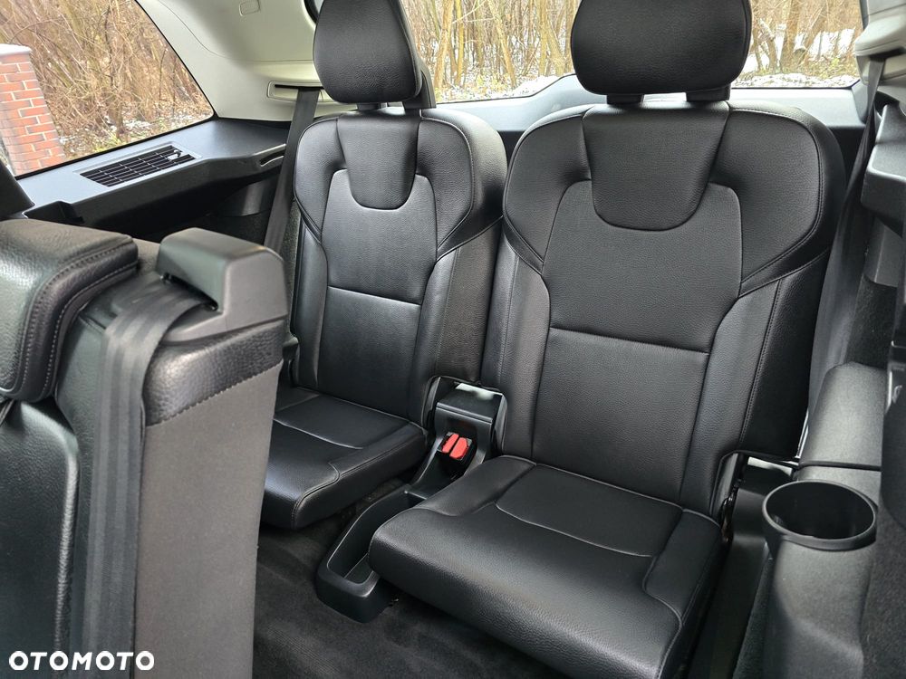 Volvo XC 90 D5 AWD Geartronic Momentum - 24