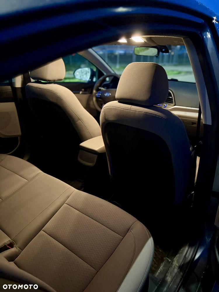 Hyundai Elantra - 14
