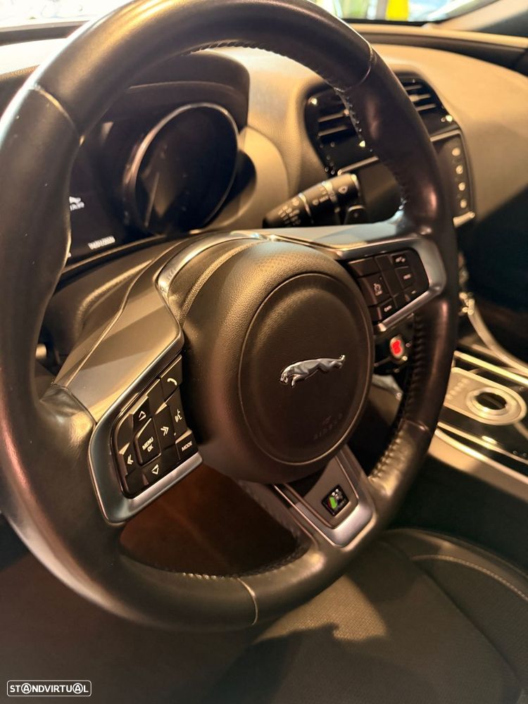 Jaguar XE 2.0 D R-Dynamic S - 28