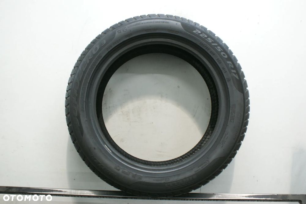 225/50R17 PIRELLI SOTTOZERO 3 WINTER RSC , 7,1mm  B1690 - 3