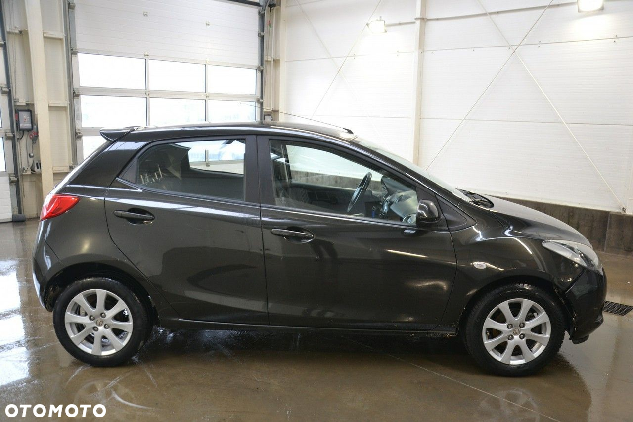 Mazda 2 - 8