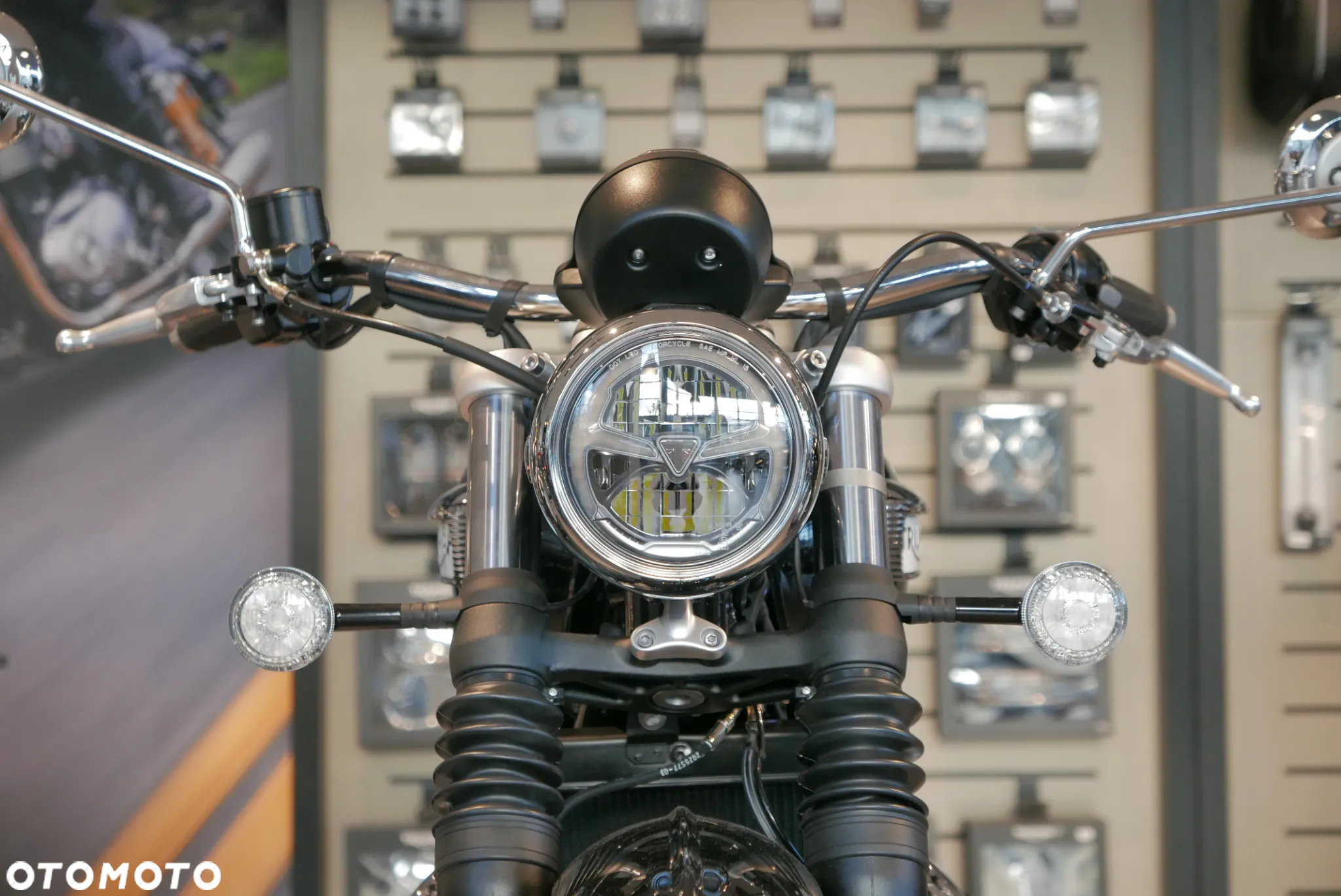 Triumph Bonneville - 3